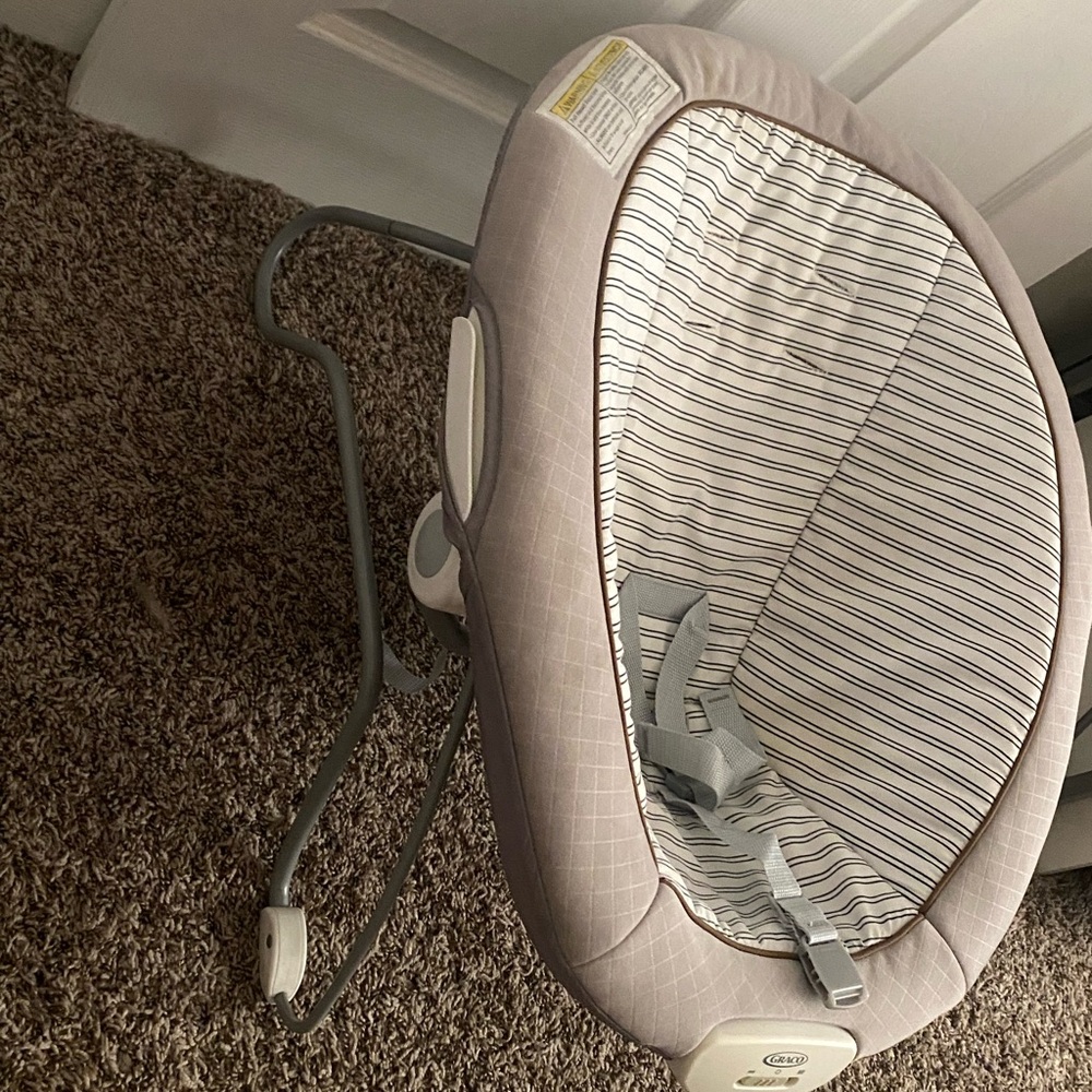 Graco Cozy Baby Rocker - Gray and White
